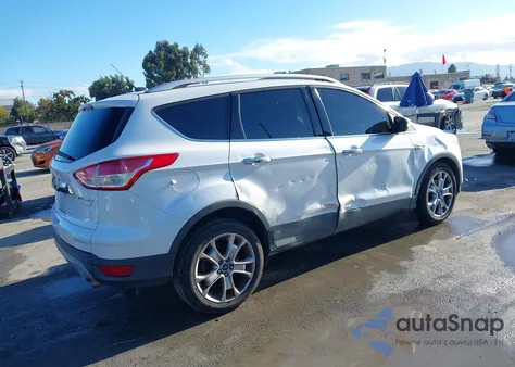 2014 Ford Escape Titanium z USA, uszkodzony, nr VIN 1FMCU0JXXEUD79081